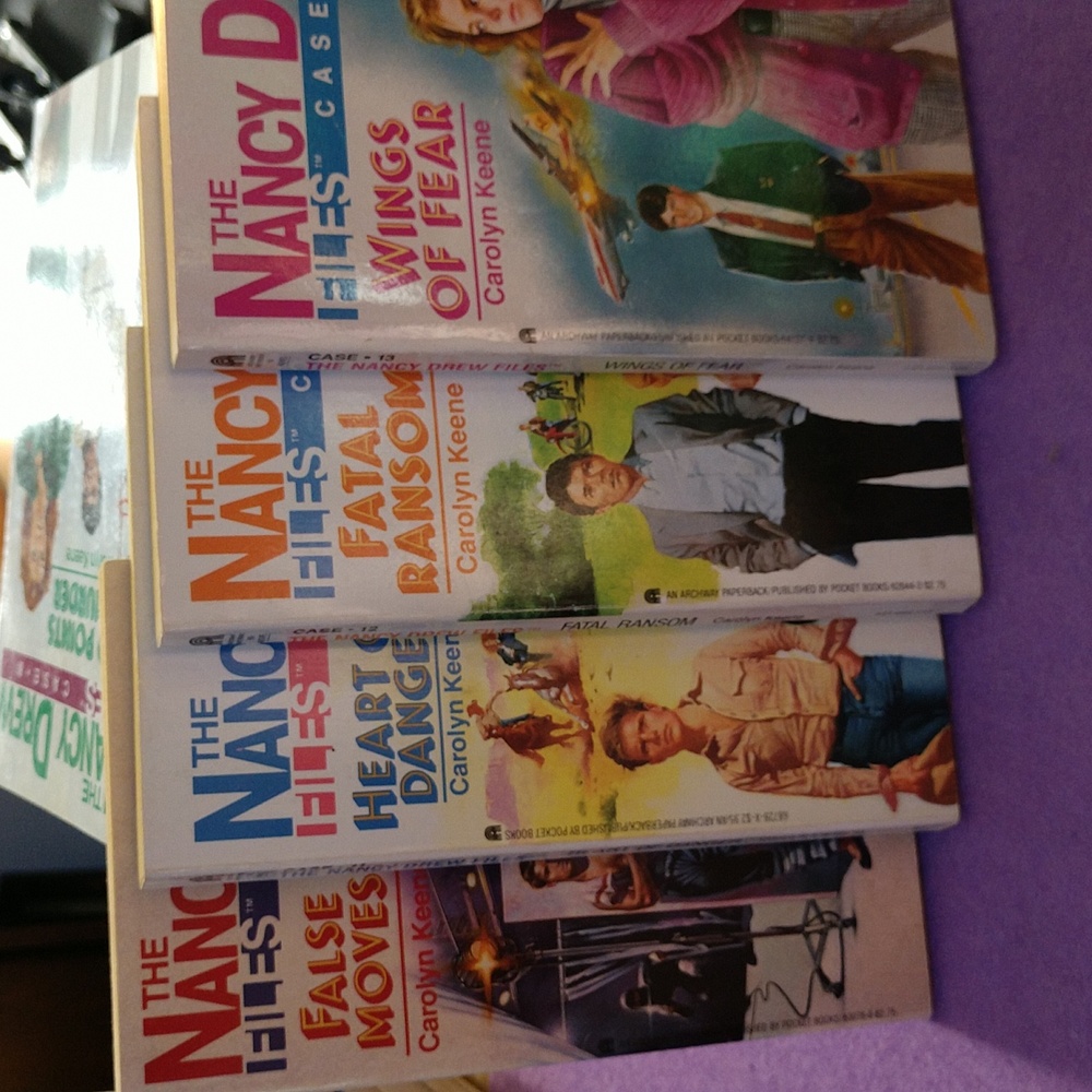 Lot of 17 Nancy Drew Files paperbacks - Picture 3 of 7